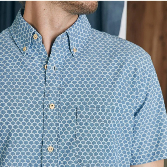 Faherty Short-Sleeve Stretch Playa Shirt in Fish Scale Redux Size Small NWT - Picture 2 of 12